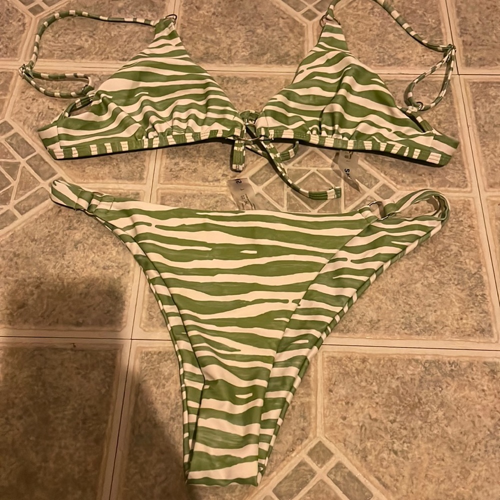 Bathing suit